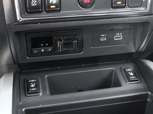 Used 2023 Nissan Titan SV w/ SV Convenience Package image 30