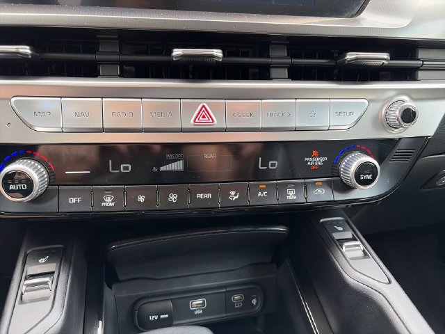 Used 2025 Kia Telluride S AWD/4WD image 18