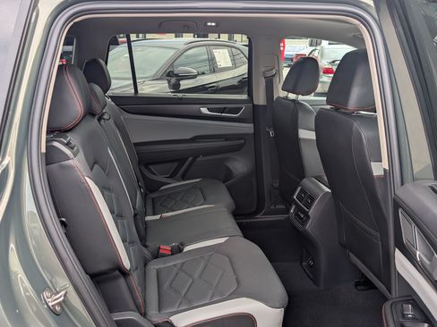 Used 2026 Volkswagen Atlas Peak Edition AWD/4WD image 13