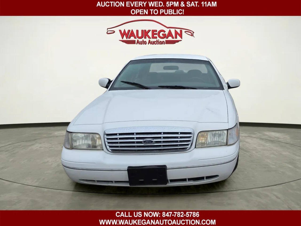 Used 2000 Ford Crown Victoria RWD image 2