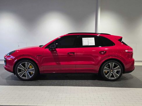 Used 2023 Porsche Cayenne Turbo S image 2
