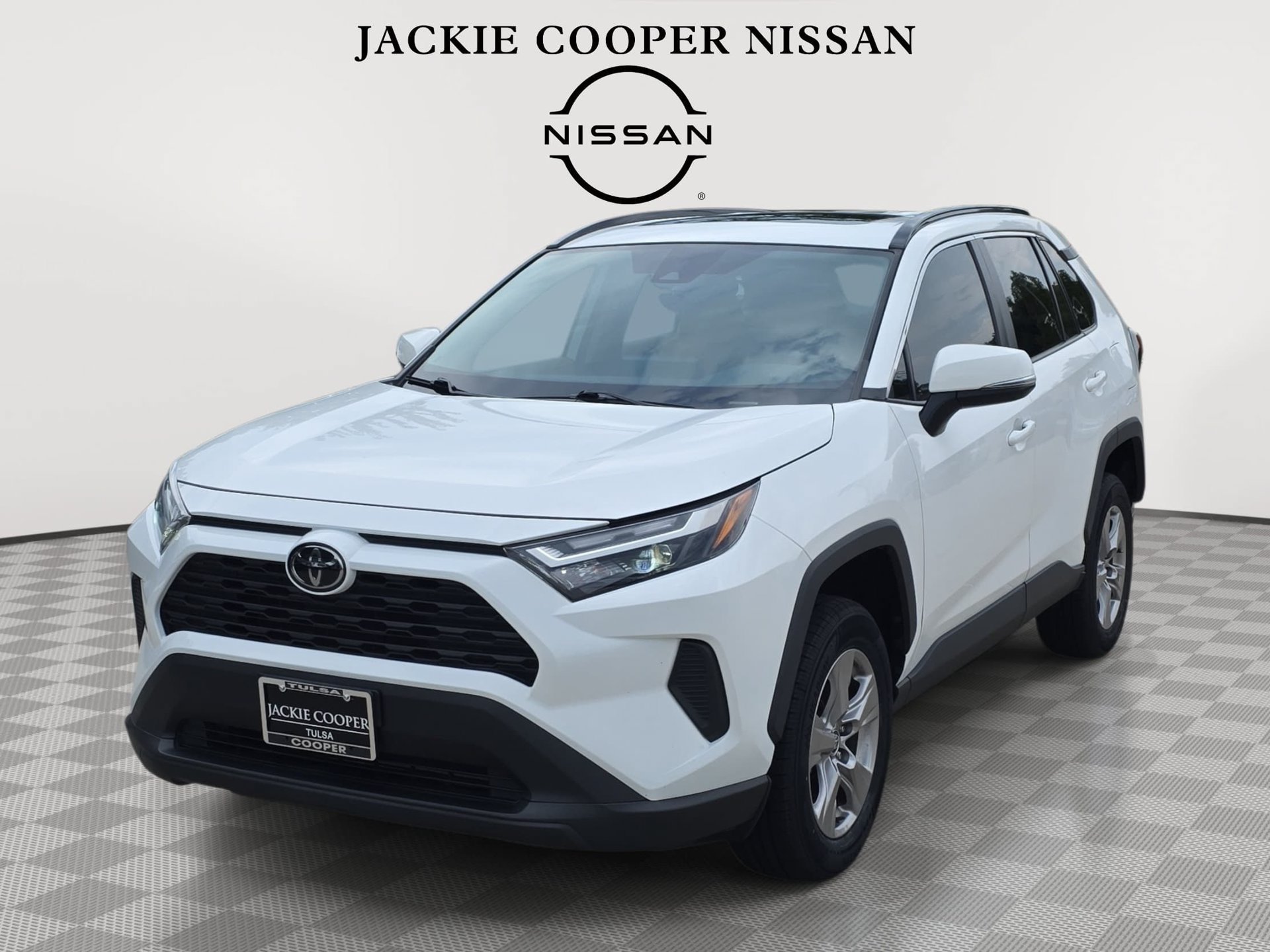 Used 2023 Toyota RAV4 XLE w/ Convenience Package FWD image 1