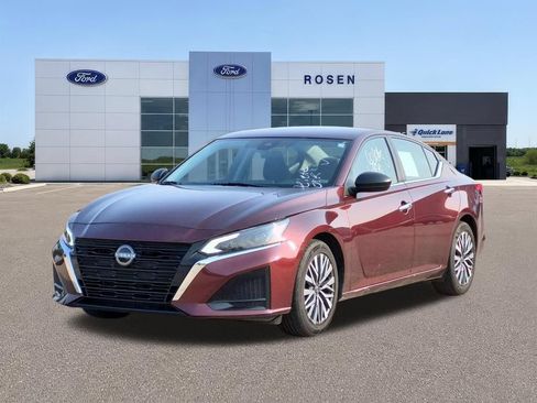 Used 2025 Nissan Altima 2.5 SV FWD image 7