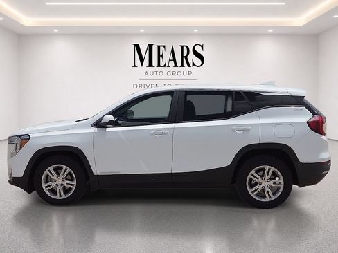 Used 2024 GMC Terrain SLE FWD image 2