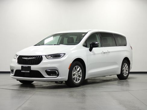 Used 2024 Chrysler Pacifica Touring-L FWD image 8