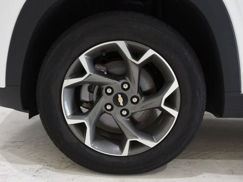 Used 2025 Chevrolet Trax LT FWD image 6