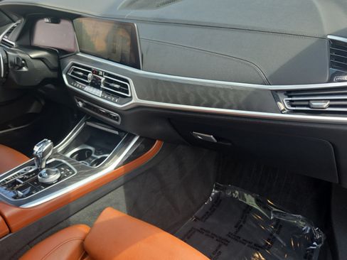 Used 2022 BMW X7 xDrive40i w/ M Sport Package AWD/4WD image 16