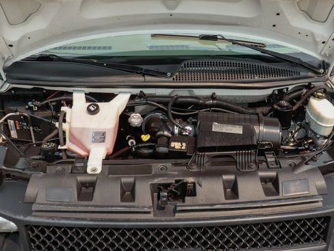 Used 2015 Chevrolet Express 4500 image 18