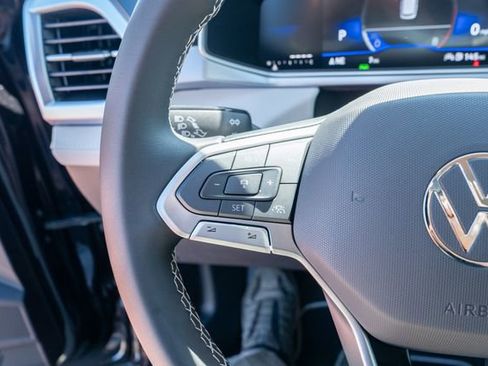 New 2026 Volkswagen Taos SE FWD image 25
