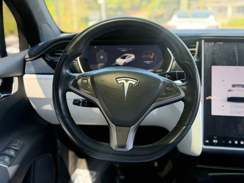 Used 2018 Tesla Model X 100D image 47