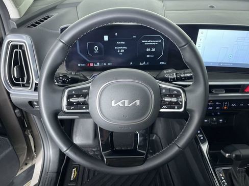 Used 2025 Kia Sorento SX image 27
