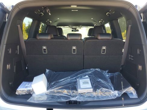 New 2026 Nissan Armada SL w/ Captain's Chari Seat Package image 7