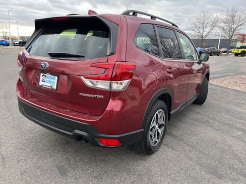 Used 2023 Subaru Forester Premium image 8