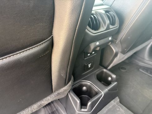 Used 2023 Jeep Gladiator Sport AWD/4WD image 17