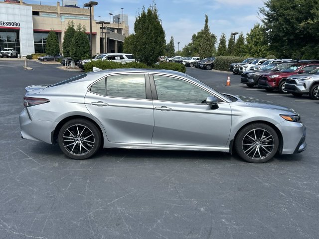 Used 2024 Toyota Camry SE FWD image 3