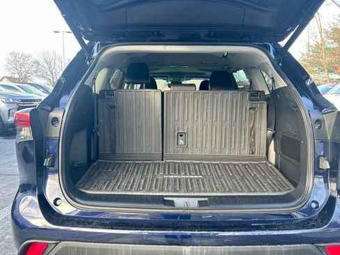 Used 2021 Toyota Highlander XLE image 26
