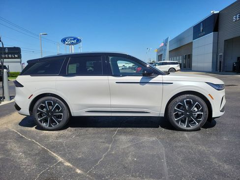 New 2026 Lincoln Nautilus Reserve AWD/4WD image 3