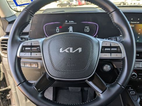 Used 2025 Kia Telluride S image 16