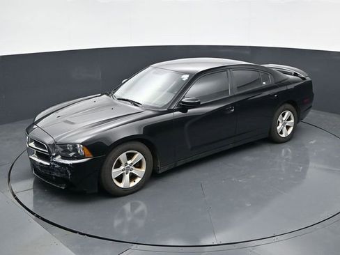 Used 2012 Dodge Charger SE RWD image 11