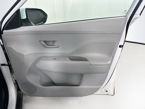 Used 2025 Hyundai Kona SEL FWD image 30