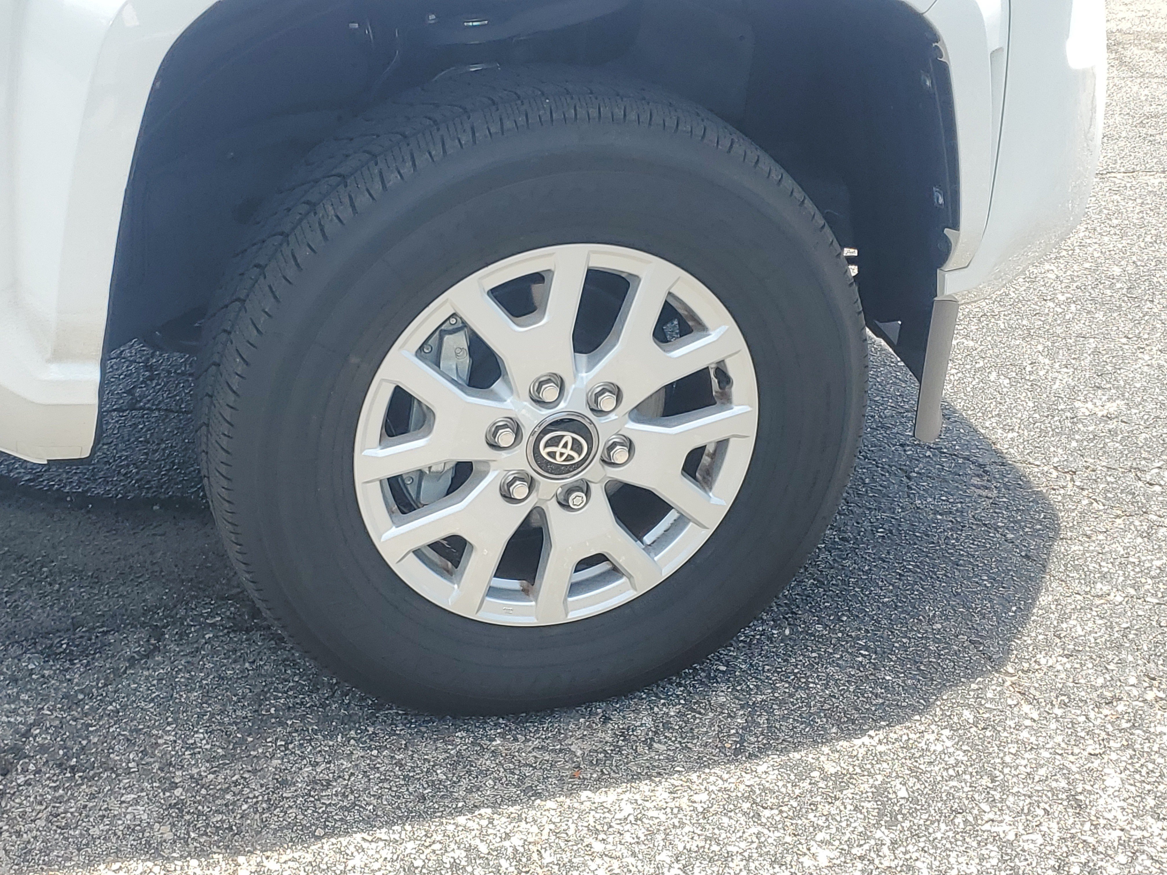 Used 2025 Toyota Tacoma SR5 AWD/4WD image 7