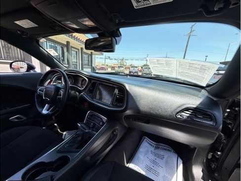 Used 2016 Dodge Challenger R/T Scat Pack w/ Leather Interior Group RWD image 9