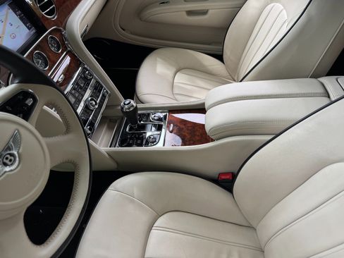 Used 2013 Bentley Mulsanne w/ Rear Entertainment Pkg image 12