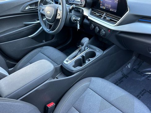Used 2025 Chevrolet Trax LS image 17