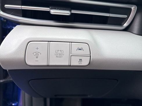 Used 2023 Hyundai Elantra Limited image 19