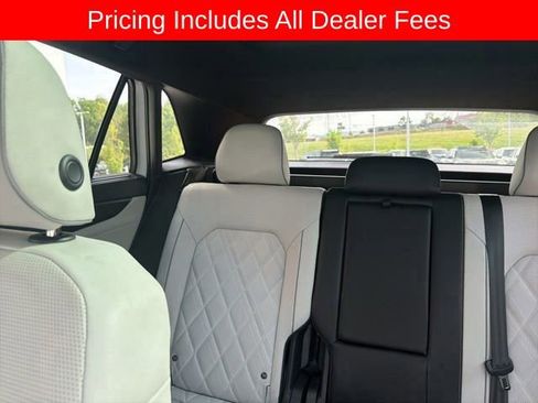 Used 2024 Volkswagen Atlas Cross Sport SEL Premium R-Line AWD/4WD image 10