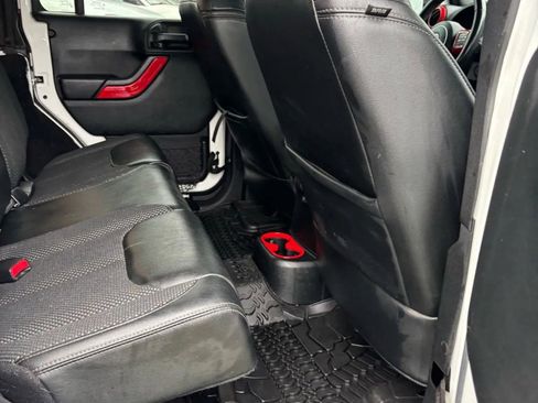 Used 2016 Jeep Wrangler Unlimited Sahara image 27