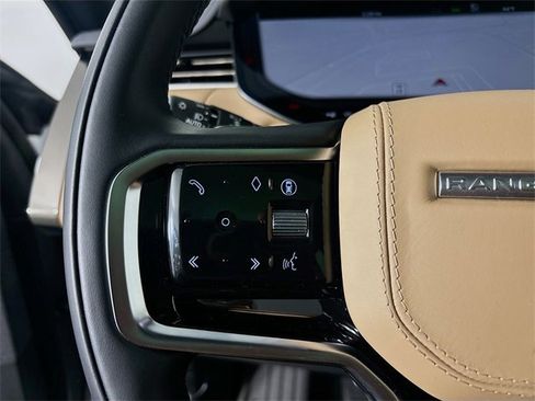 Used 2025 Land Rover Range Rover Sport SE image 10