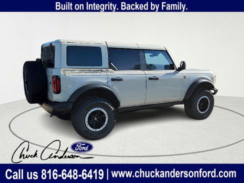 New 2025 Ford Bronco Badlands w/ Sasquatch Package AWD/4WD image 9