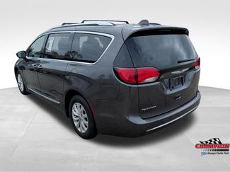 Used 2018 Chrysler Pacifica Touring-L FWD video 3