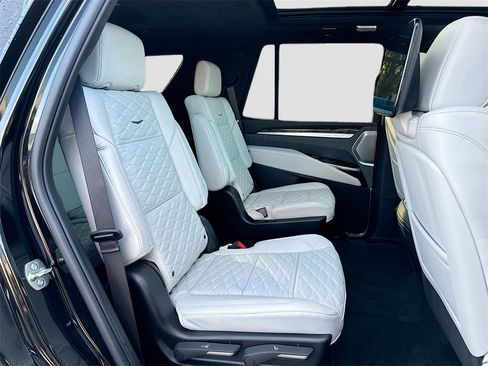 New 2026 Cadillac Escalade Platinum Sport w/ LPO, ONYX Package image 31