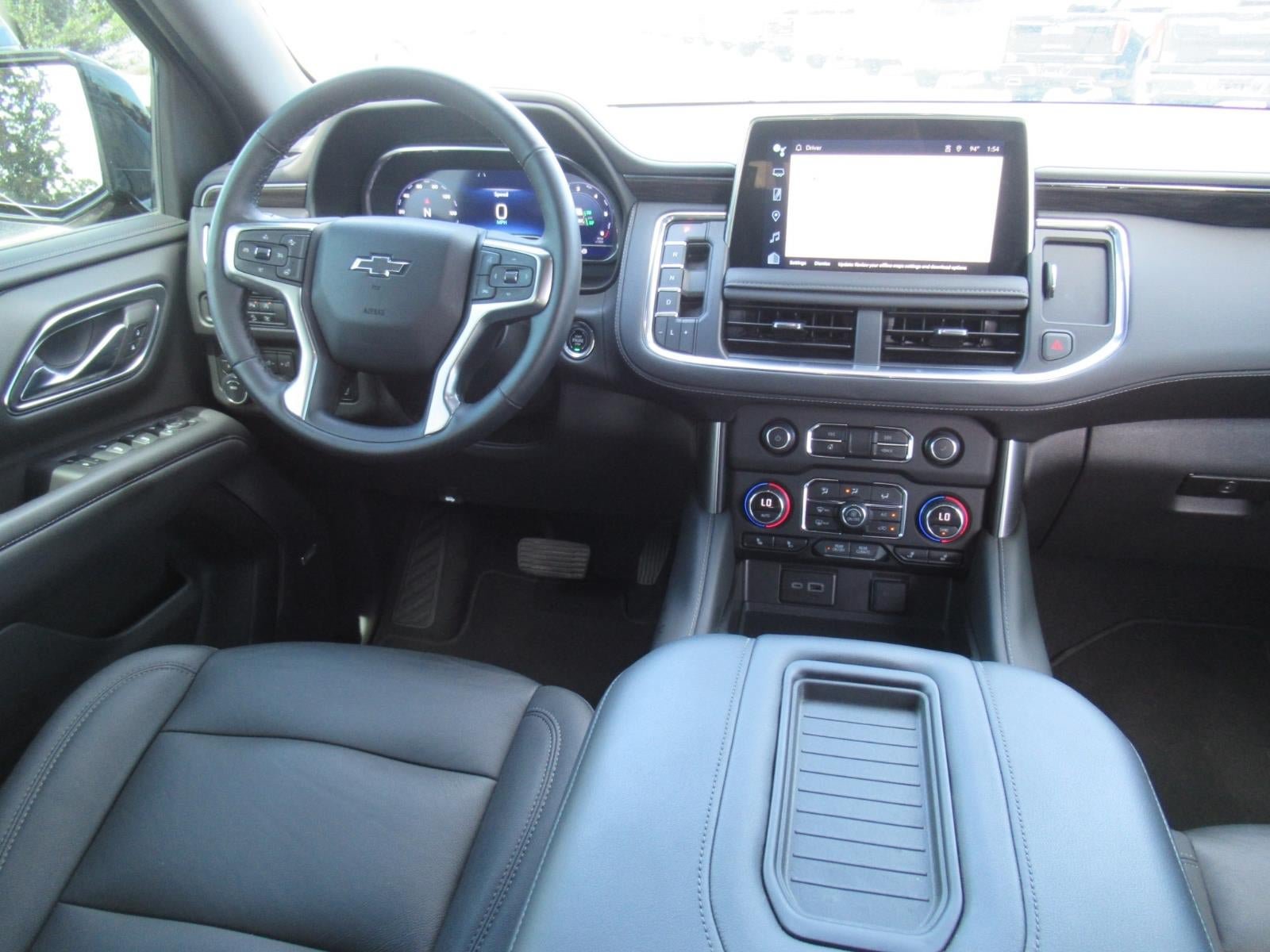 Used 2023 Chevrolet Suburban Z71 w/ Luxury Package AWD/4WD image 14