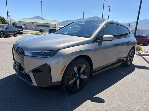 Used 2023 BMW iX xDrive50 w/ Sport Package AWD/4WD image 3