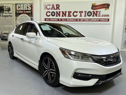Used 2016 Honda Accord Touring image 2