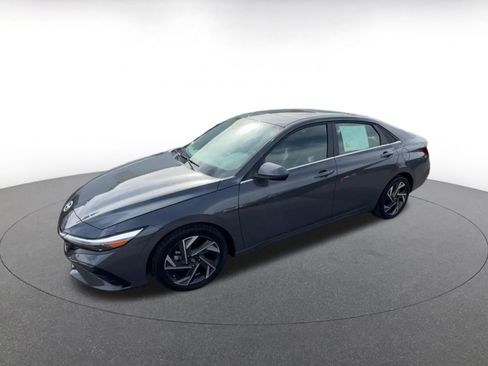 Used 2025 Hyundai Elantra SEL image 8