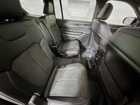 New 2025 Jeep Grand Cherokee L Altitude image 22