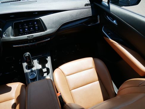 Used 2020 Cadillac XT4 Sport AWD/4WD image 9