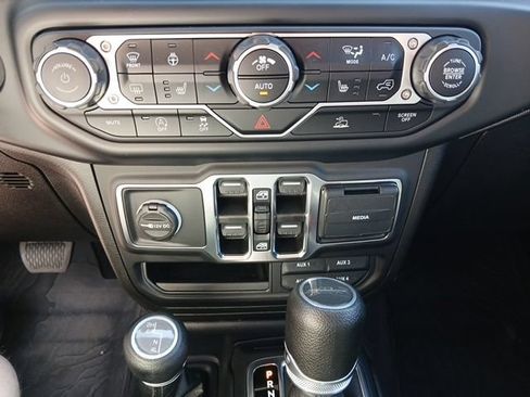 Used 2023 Jeep Gladiator Sport AWD/4WD image 46