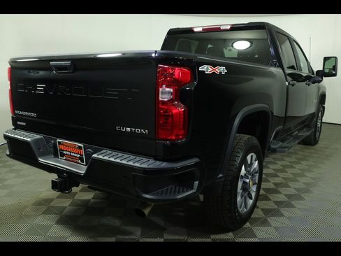 Used 2024 Chevrolet Silverado 2500 Custom image 16