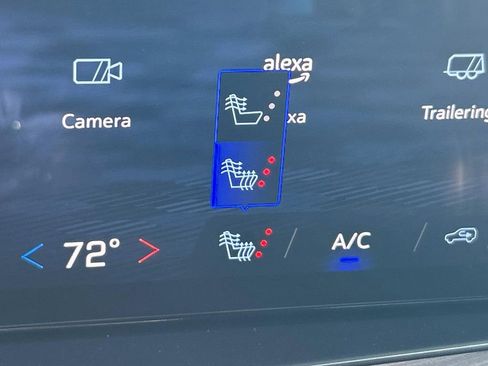 Used 2025 Chevrolet Suburban Z71 image 30