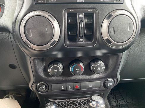 Used 2018 Jeep Wrangler Unlimited Sport AWD/4WD image 47