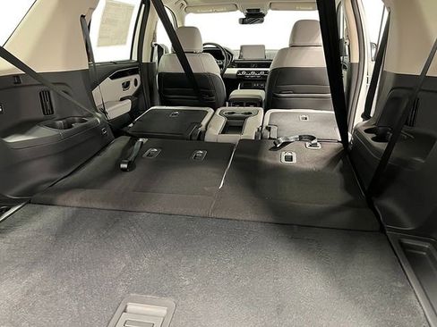 New 2025 Honda Pilot Touring image 32