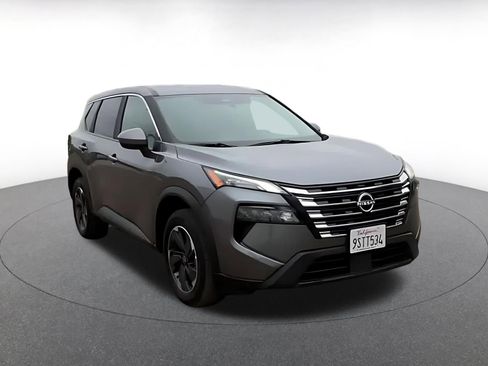 Used 2025 Nissan Rogue SV FWD image 3