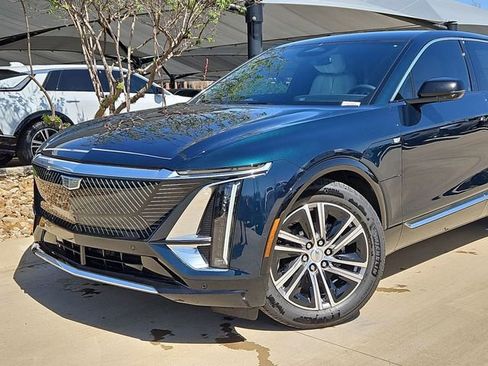 New 2026 Cadillac Lyriq Luxury w/ LPO, Floor Liner Package image 7