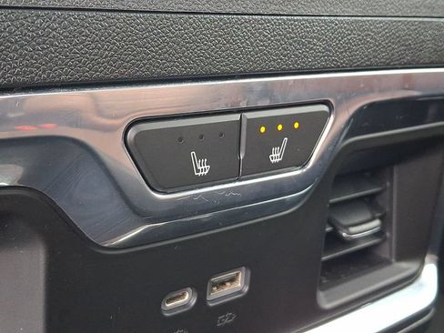Used 2023 GMC Sierra 1500 Denali Ultimate AWD/4WD image 11