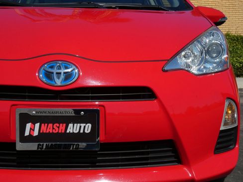 Used 2014 Toyota Prius C One image 15